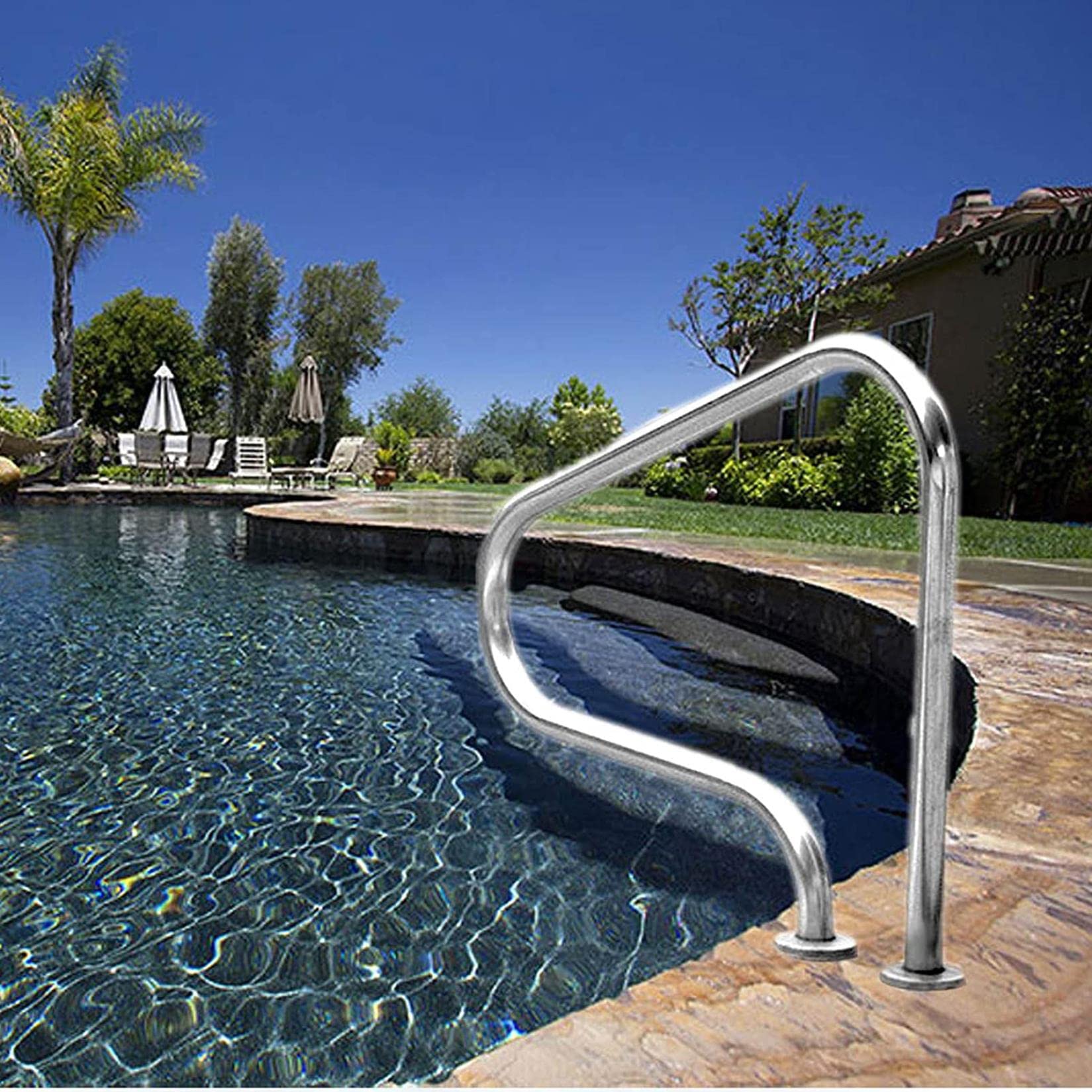 ¿Por qué es indispensable una barandilla en una piscina?